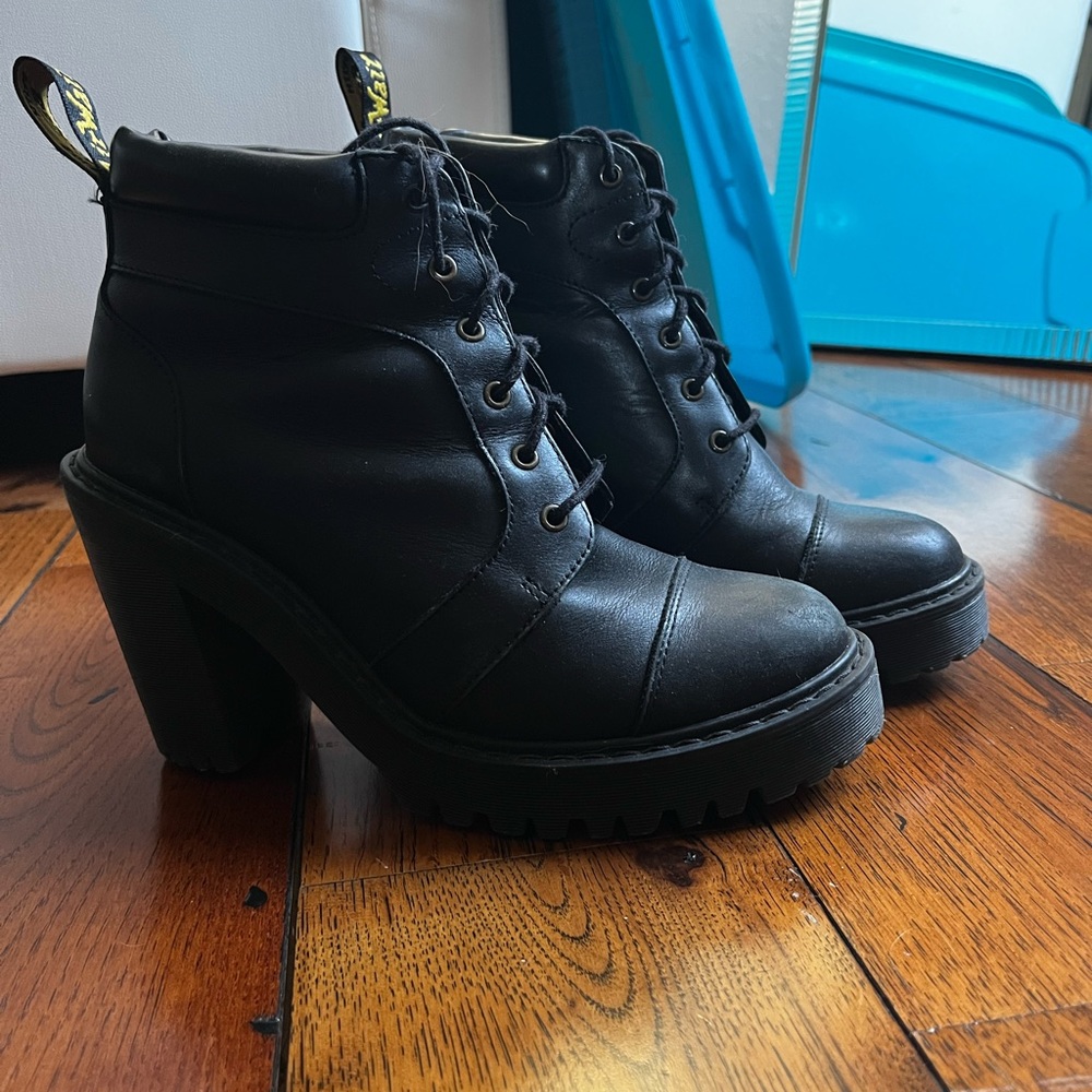 Dr. Martens Averil Size 6